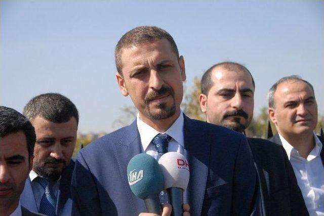 Diyarbakır Barosu’nun Yeni Başkanı Özmen, Tahir Elçi’nin Mezarını Ziyaret Etti