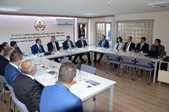 Edirne Valisi Özdemir, Milli Eğitim Müdürlüğü’nü Ziyaret Etti