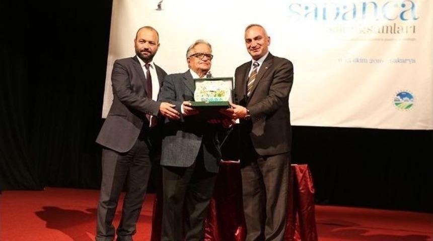 Akm&rsquo;de &lsquo;d&uuml;nden Bug&uuml;ne Şiirimiz&rsquo; Konuşuldu