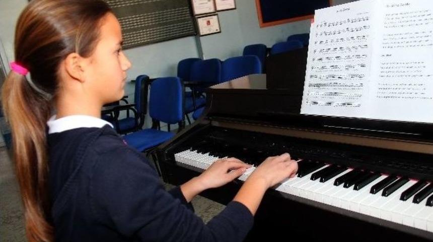 Bin &Ccedil;ocuk Korosu &Ccedil;alışmalarına Başladı