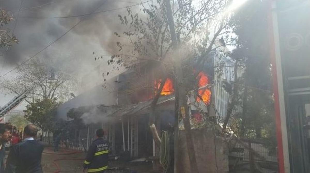 Gebze&rsquo;de Go-kart Alanı Alev Alev Yandı