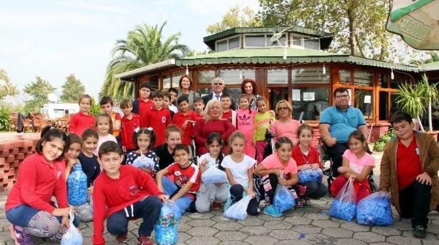 Miniklerden Engelliler İ&ccedil;in 10 Bin Kapak