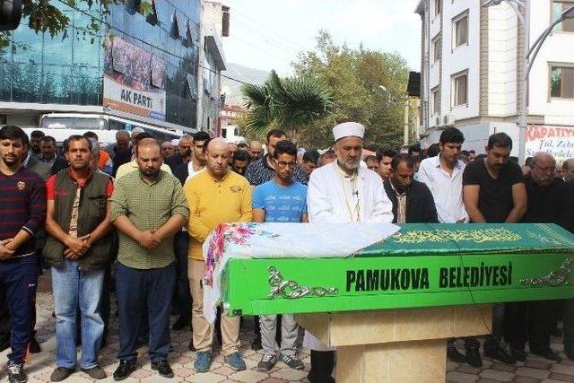 Mide K&uuml;&ccedil;&uuml;ltme Ameliyatından Sonra &Ouml;len Kadın Defnedildi 1