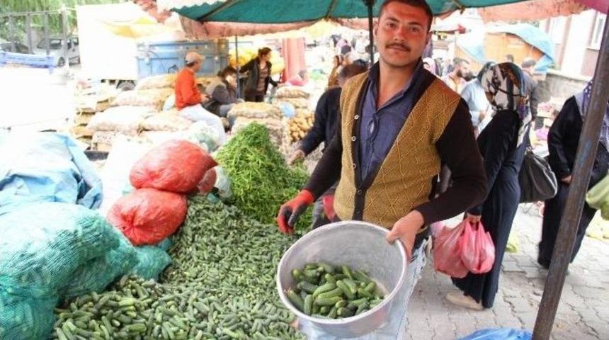 Pazarda Turşuluk Satışları Arttı