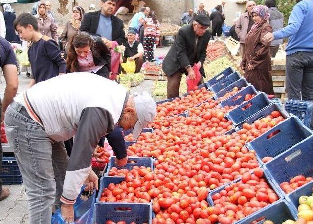 Pazarda Turşuluk Satışları Arttı