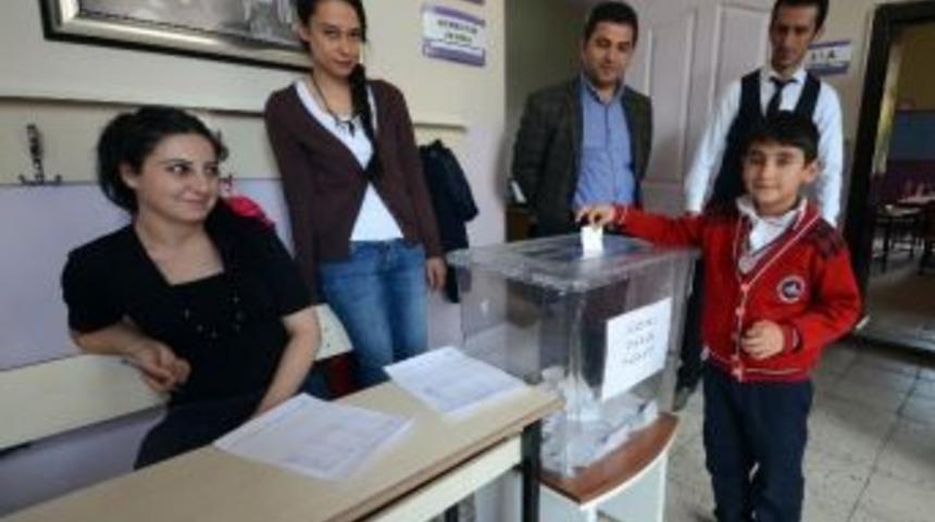 Sarıkamış&rsquo;ta &Ouml;ğrencilerin Se&ccedil;im Heyecanı