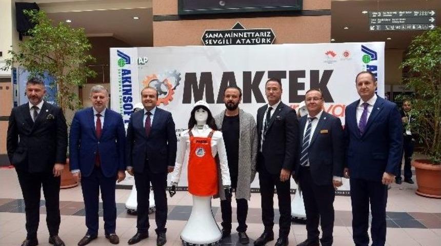 Robot Hostes Ada&rsquo;lar, Maktek Avrasya Fuarı&rsquo;nda G&ouml;z Doldurdu