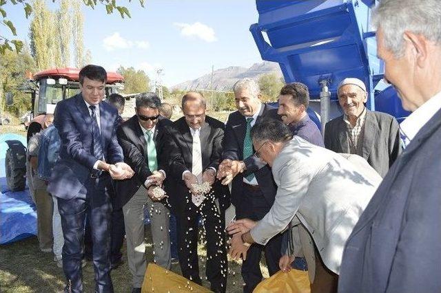 Dap İdaresi’nden İspir Fasülyesine Makine Desteği