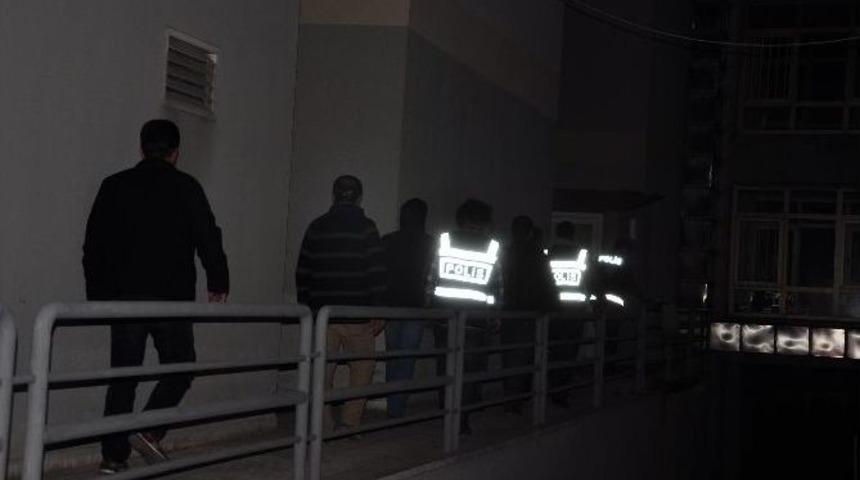 &Ccedil;orum&rsquo;da &rsquo;bylock&rsquo; Operasyonu: 3 G&ouml;zaltı