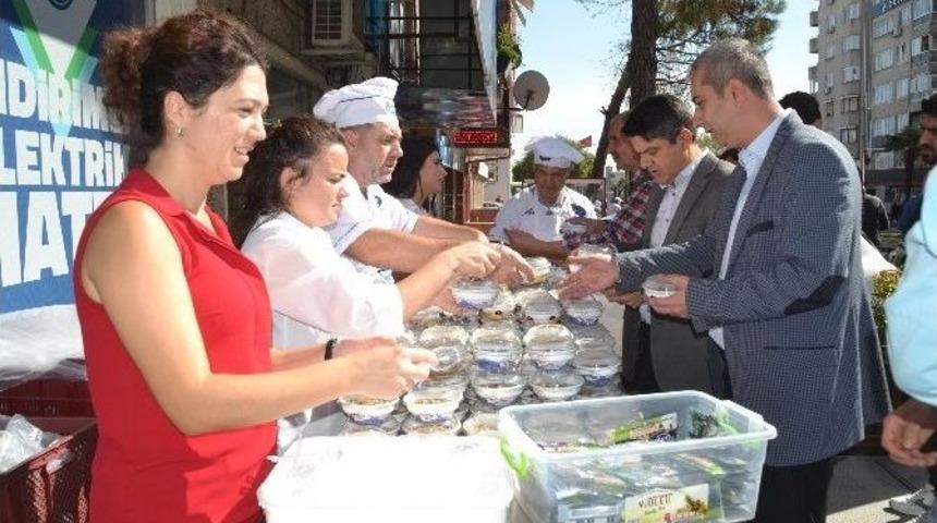 Clk Uludağ Elektrik Aşure G&uuml;n&uuml;, M&uuml;şterilerinin Ağzını Tatlandırdı