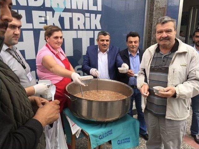 Clk Uludağ Elektrik Aşure Günü, Müşterilerinin Ağzını Tatlandırdı