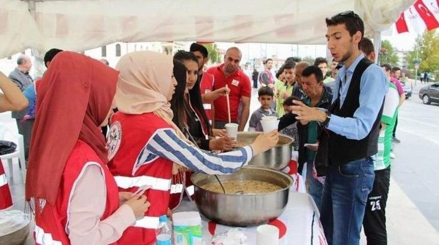 Sivas&rsquo;ta Kızılay Bin Kişilik Aşure Dağıttı
