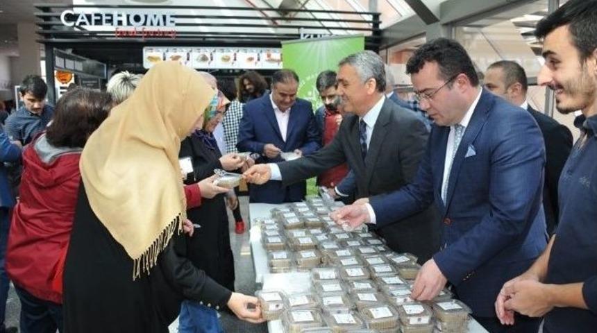 Om&uuml;&rsquo;de Aşure İkramı Yapıldı