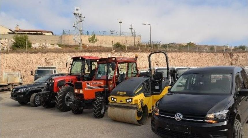 Bilecik Belediyesi 5 Sıfır Aracı Daha Hizmete Sundu