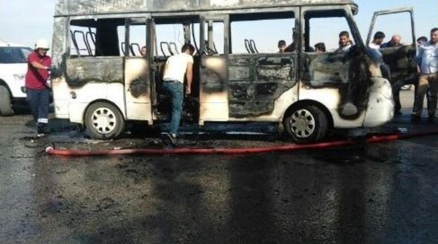 Yolcu Minib&uuml;s&uuml; Alev Aldı