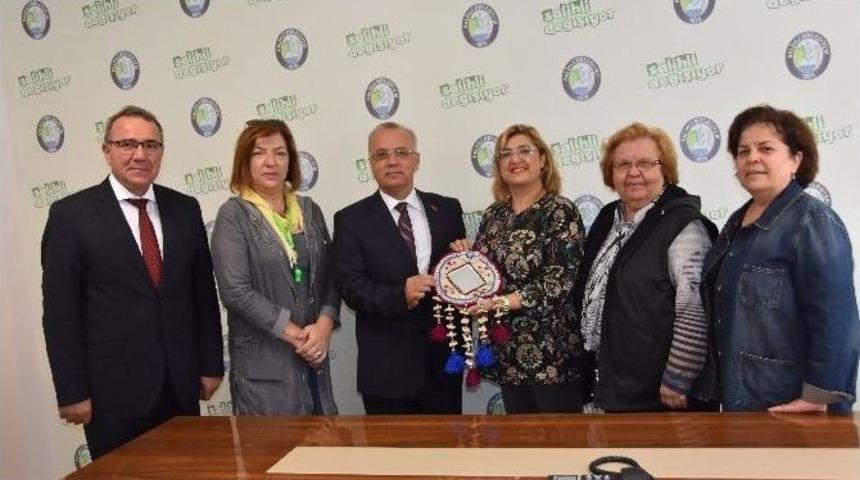 Başkan Kayda Manisalı Kadınları Ağırladı