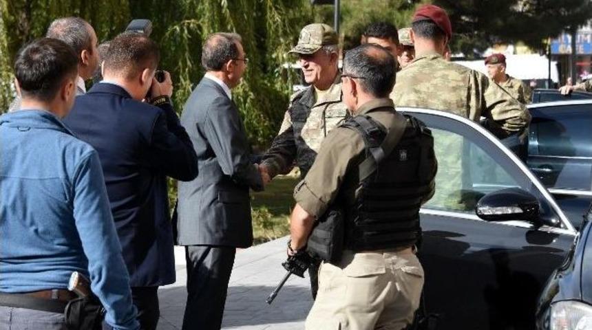 Genelkurmay Başkanı Akar Van’da