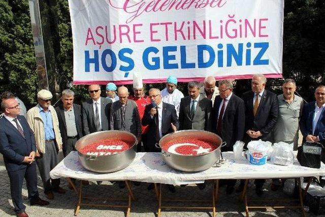 Salihli Belediyesi’nden Geleneksel Aşure Hayrı