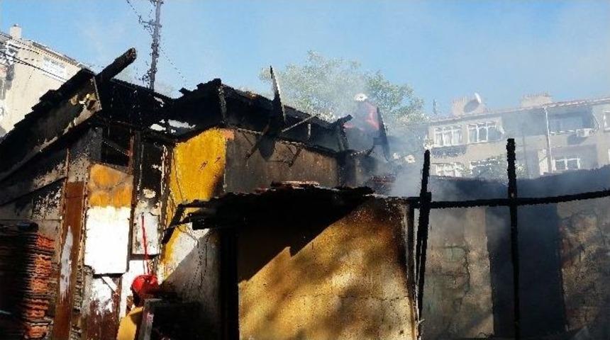 Karag&uuml;mr&uuml;k&rsquo;te Korkutan Gecekondu Yangını