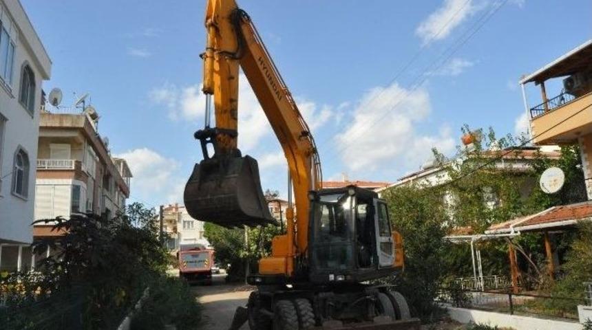 Yol &Ccedil;alışmaları S&uuml;r&uuml;yor