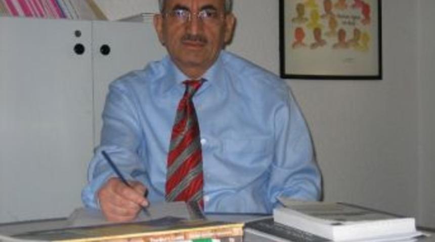 Şair Ebubekir Eroğlu&rsquo;na, &rsquo;2016 Necip Fazıl &Ouml;d&uuml;lleri&rsquo; Şiir Dalında &Ouml;d&uuml;l