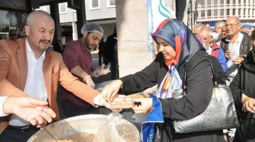Semerkand Balıkesir Şubesi 20 Bin Kişilik Aşure Dağıttı