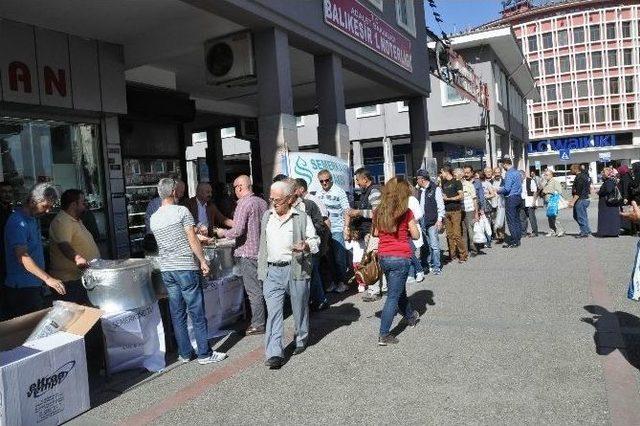 Semerkand Balıkesir Şubesi 20 Bin Kişilik Aşure Dağıttı