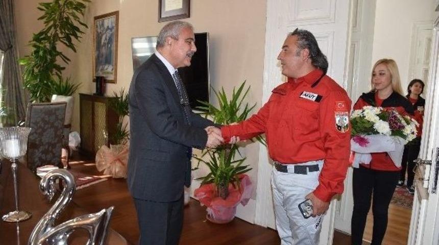 Vali G&uuml;ven&ccedil;er Konuklarını Ağırladı