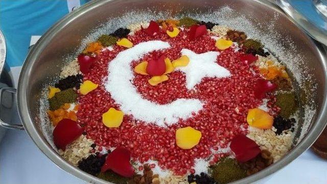 Ey&uuml;p&rsquo;te 10 Bin Kişilik Aşure Dağıtıldı 1