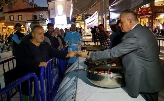 Ey&uuml;p&rsquo;te 10 Bin Kişilik Aşure Dağıtıldı 3