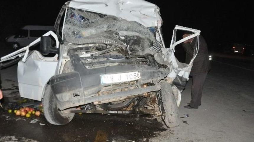 Muş&rsquo;ta Trafik Kazası: 2&rsquo;si Ağır 14 Yaralı