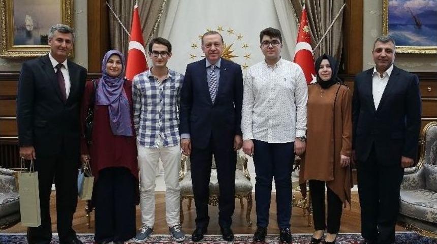 Cumhurbaşkanı Erdoğan Dereceye Giren &Ouml;ğrencileri Kabul Etti
