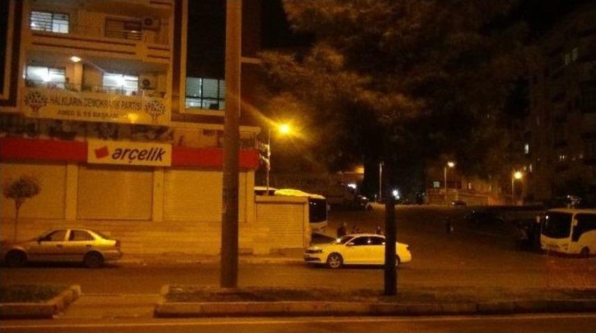 Diyarbakır Polisi, Hdp Ve Dbp Binalarında Arama Yapıyor