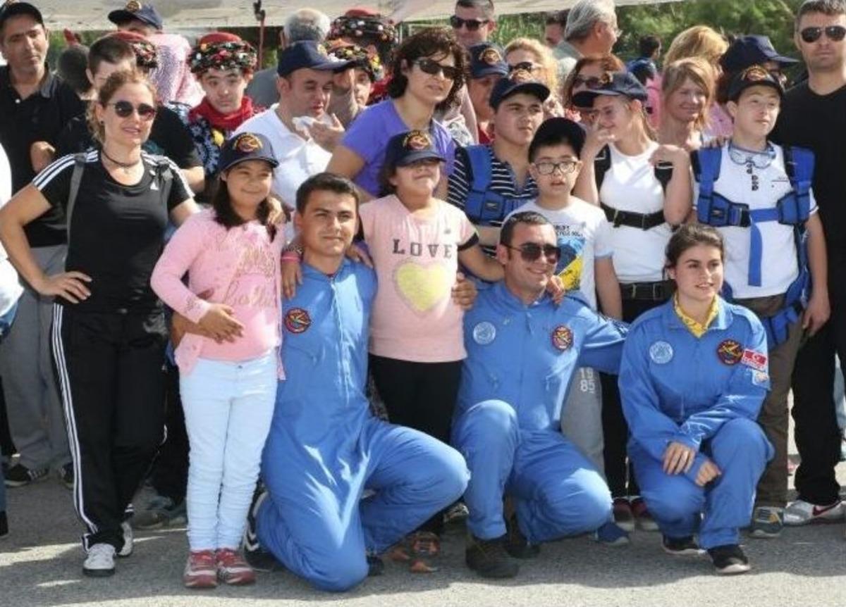 Engelli &Ccedil;ocuklar U&ccedil;ağa Binme Keyfi Yaşadı