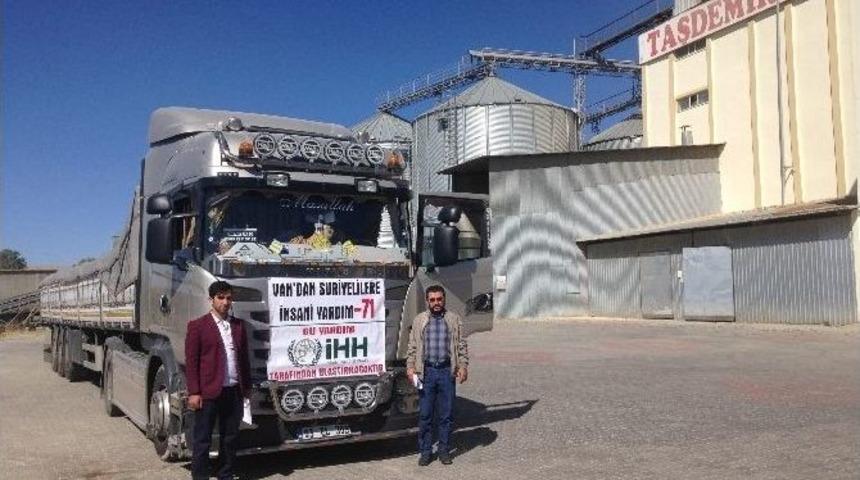 Van&rsquo;dan Halep&rsquo;e 3 Tır Yardım