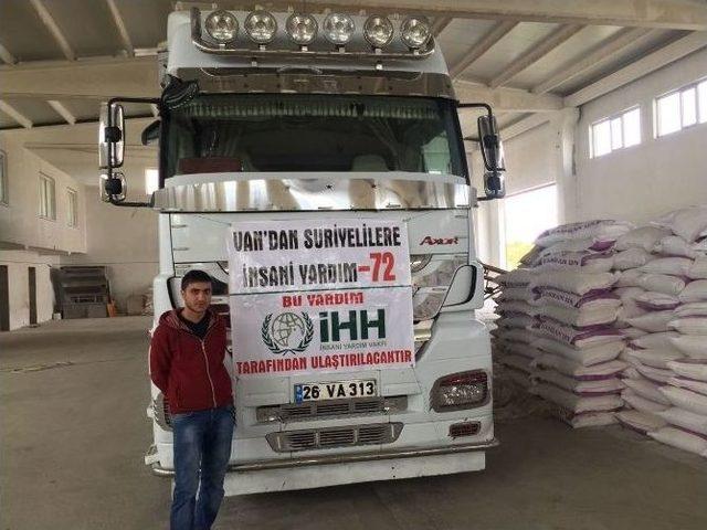 Van&rsquo;dan Halep&rsquo;e 3 Tır Yardım 1
