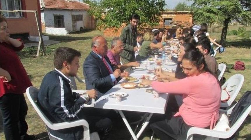 &Uuml;niversiteli &Ouml;ğrenciler Han İl&ccedil;esini İnceledi