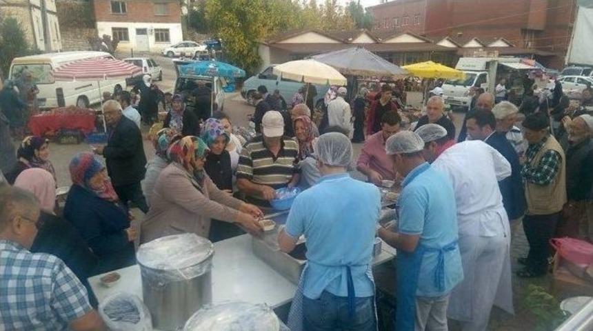 Bayırk&ouml;y Belediyesi Aşure İkramı Yaptı