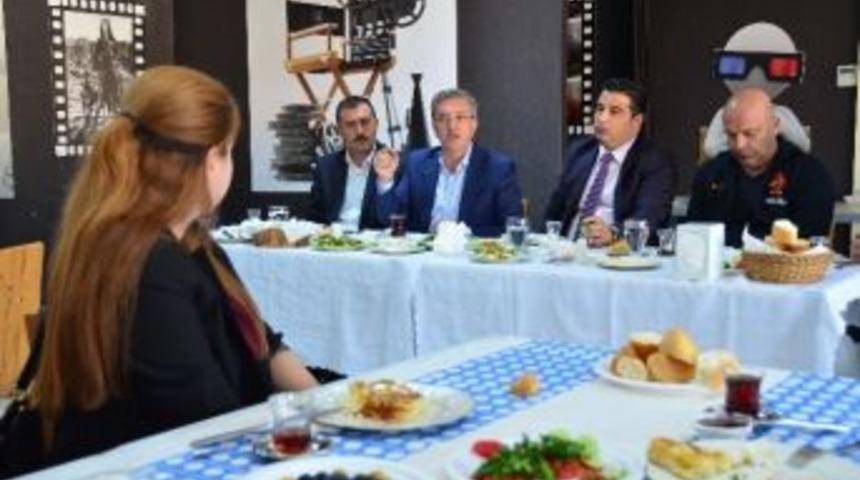Başkan &Ccedil;etin Eğitimcilerle Bir Araya Geldi