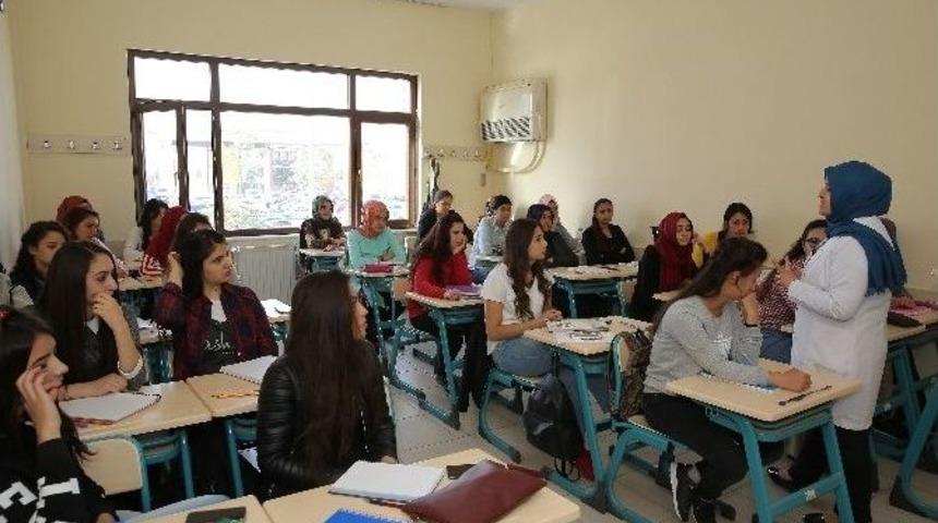 B&uuml;y&uuml;kşehir 10 Bin &Ouml;ğrenciye Eğitim Veriyor