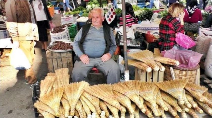 50 Yıllık El S&uuml;p&uuml;rgecisi Teknolojiye Direniyor