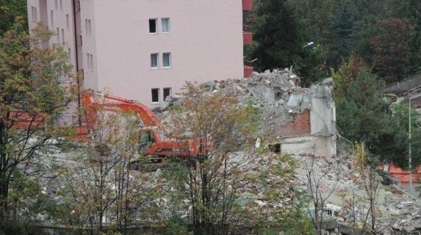 Bilecik&rsquo;te Askeriyeye Ait 33 Yıllık Binalar Yakıldı