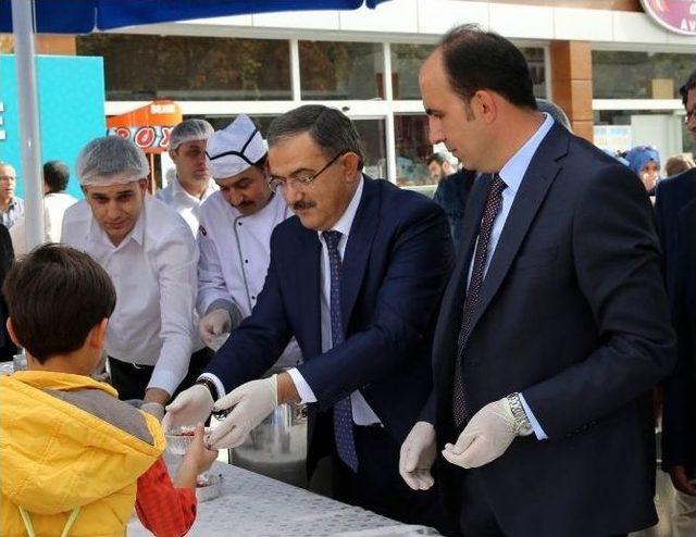 Başkan Altay&rsquo;dan &Ouml;ğrencilere Aşure İkramı 2