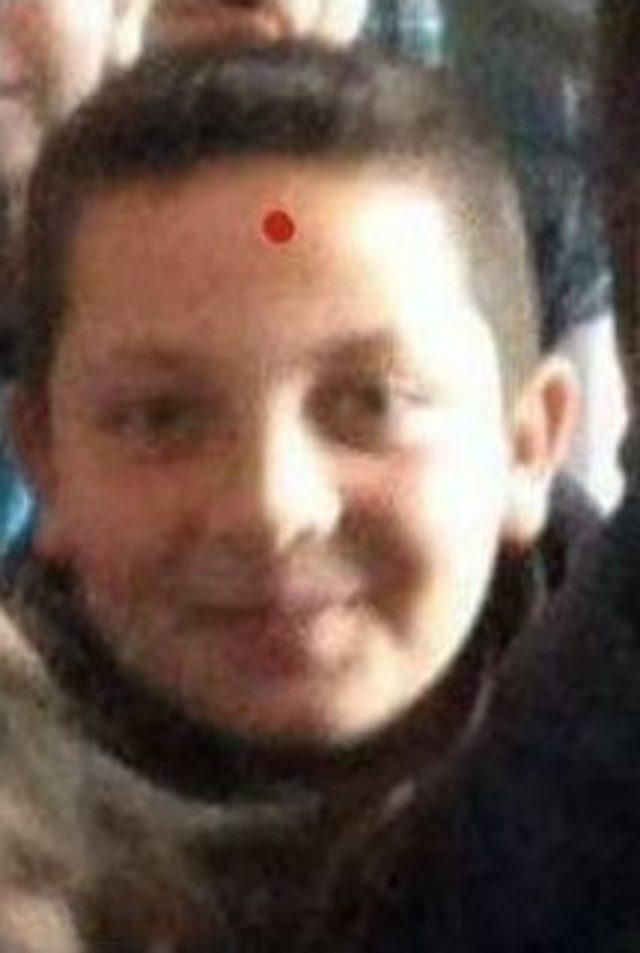 Kamyonun Altında Kalan Çocuk Babasının Gözü Önünde Can Verdi 1