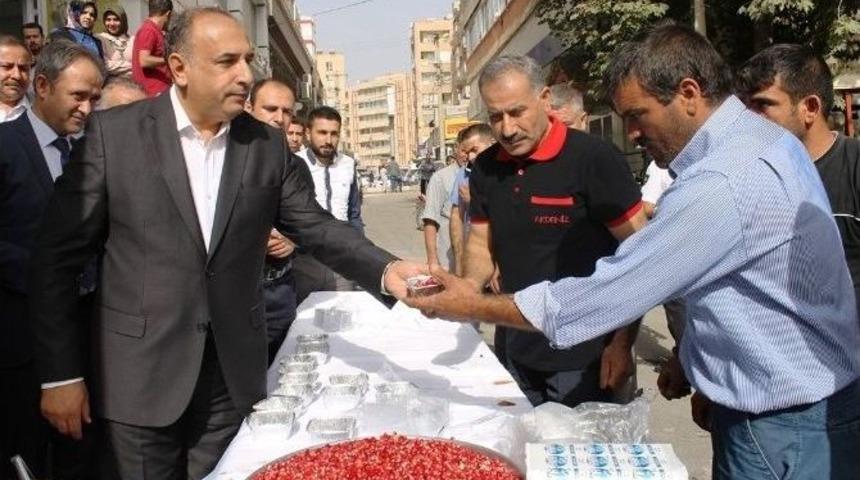 Dicle Epsaş&rsquo;tan M&uuml;şterilerine Aşure İkramı
