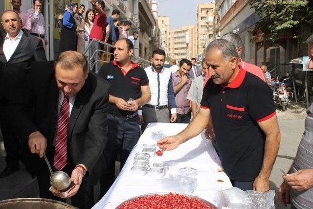 Dicle Epsaş’tan Müşterilerine Aşure İkramı