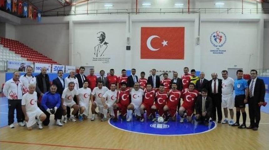 Amat&ouml;r Spor Haftası&rsquo;nda Dostluk Ma&ccedil;ı D&uuml;zenlendi