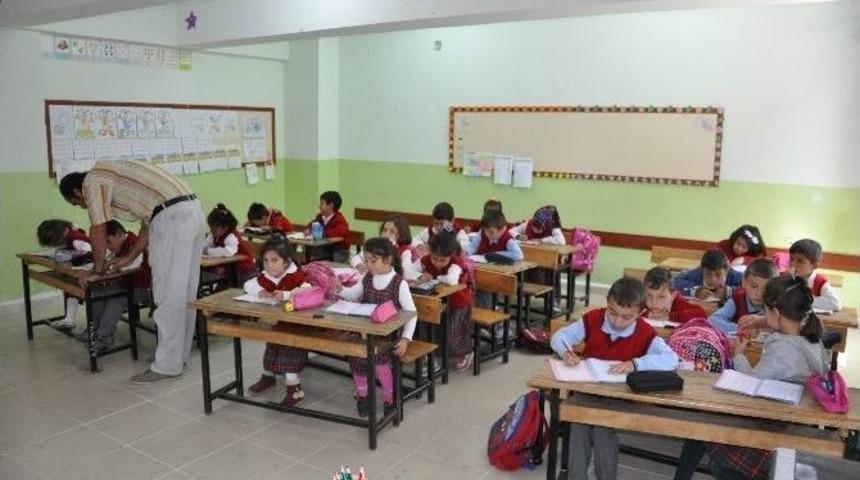 Suriyeli Kardeşler İ&ccedil;in Veliler Ve &Ouml;ğretmenler Seferber Oldu