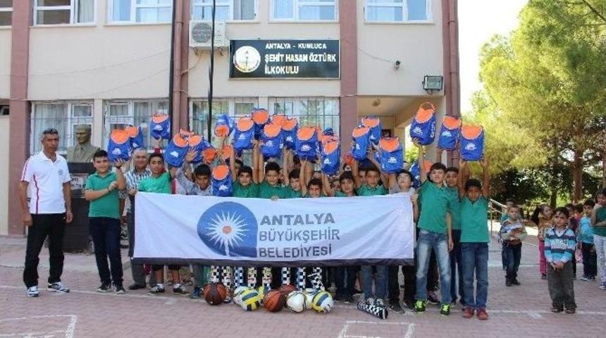 B&uuml;y&uuml;kşehir&rsquo;den Okullara Spor Malzemesi