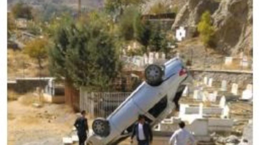 Virajı Alamayan Otomobil Takla Attı: 2 Yaralı